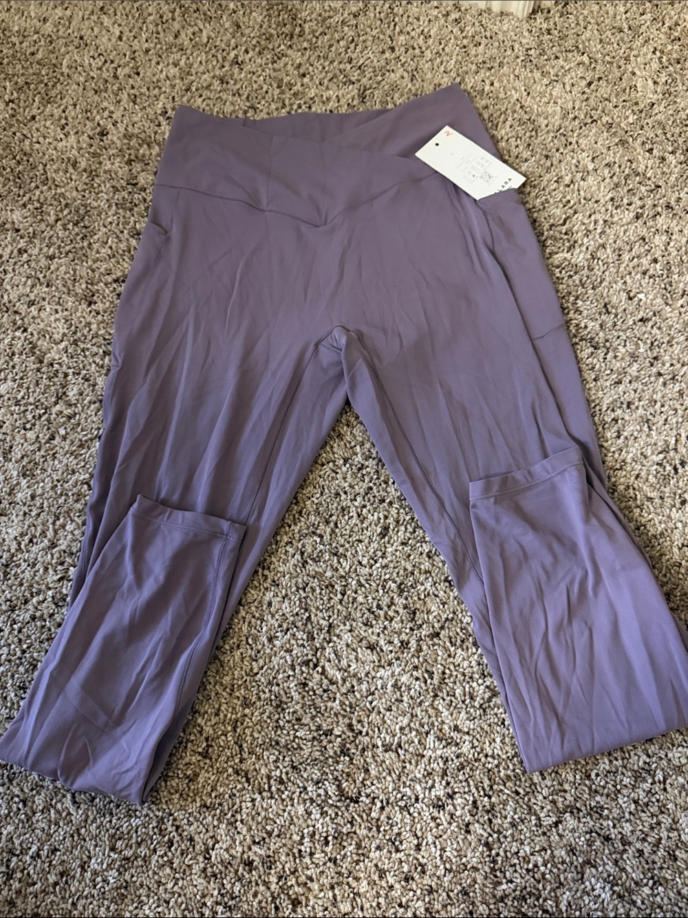 HALARA 7/8 leggings Sz Lg NWT lavender color.